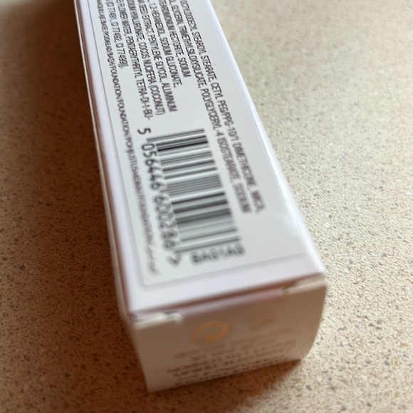 CHARLOTTE TILBURY BEAUTIFUL SKIN FOUNDATION - various shades - Picture 5 of 5